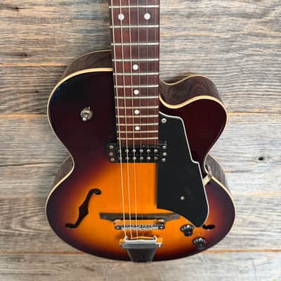 Used Vox Giulietta VGA 3D Semi-Hollowbody Guitar - Sunburst image 2