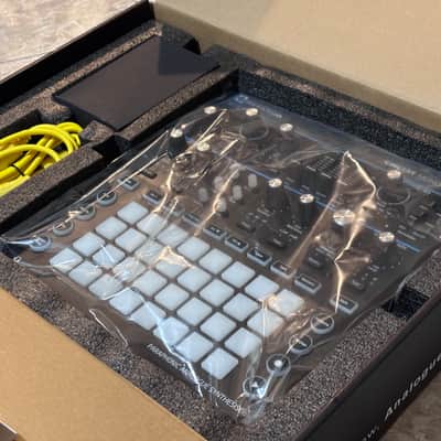 Novation [NOS - New Old Stock] Circuit Mono Station - Paraphonic Analogue Synthesizer 2017 - 2021 - Complete with Box, Manual, Cables, Adaptor image 16