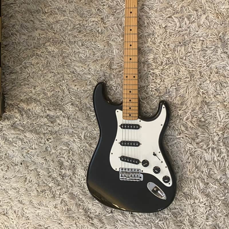 1983 Squier Squier Stratocaster Black