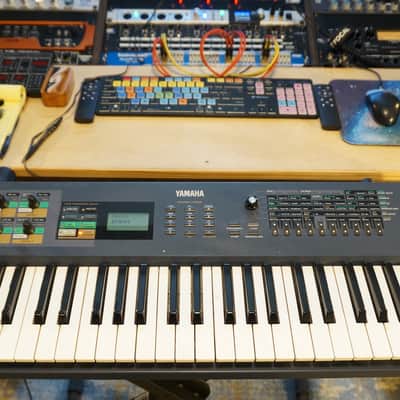 Yamaha AN1x Virtual Analog Synthesizer 1997 - Blue
