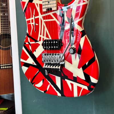 EVH Red Striped Series 2021 - red image 3