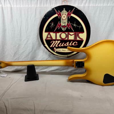 Hondo II Professional Longhorn 4-string Bass with Case Vintage image 8