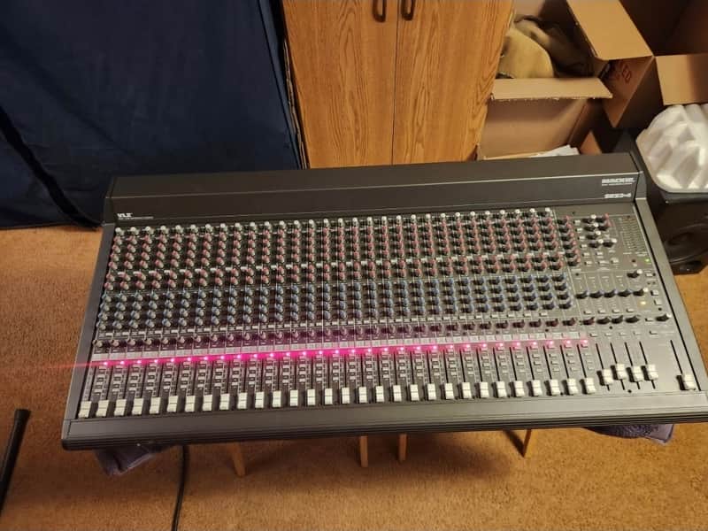 Mackie 3204VLZ4 32-Channel 4-Bus Mic / Line Mixer 2014 - Present - Black image 1