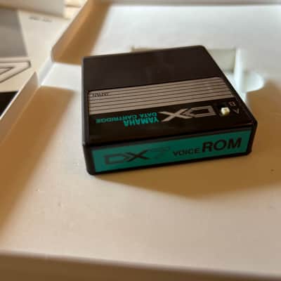 Yamaha DX7 Data ROM Cartridge VRC-103 Sustain Group Excellent Condition in original box with Users Manual booklet image 4