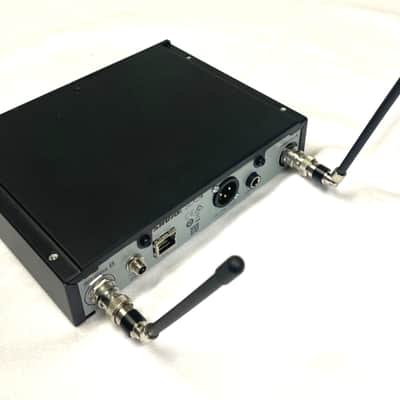 Shure SLXD4-H56 complete with beltpack and mic image 3