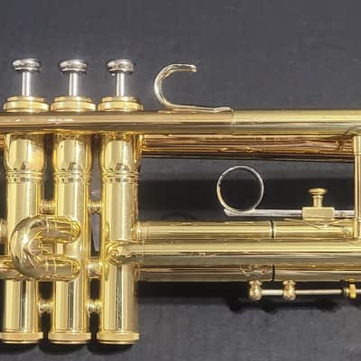 Conn 1050B Trumpet ,Hard case& mouthpiece Clear Lacquer image 6