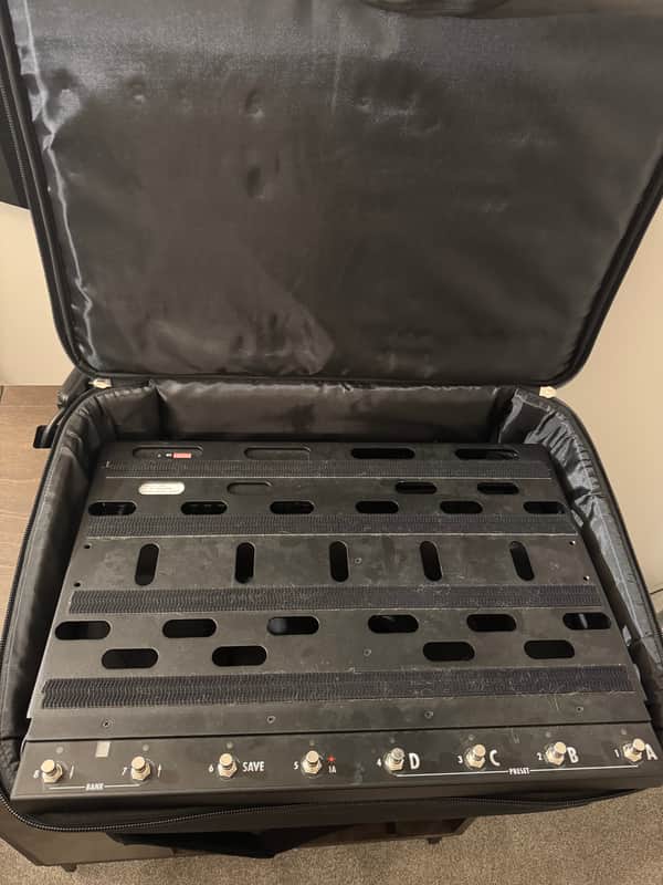 Voodoo Lab Dingbat Pedal Board with PX-8 switcher and MONDO power supply 2018 - Black image 1