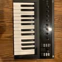 Native Instruments Komplete Kontrol S25 Keyboard Controller