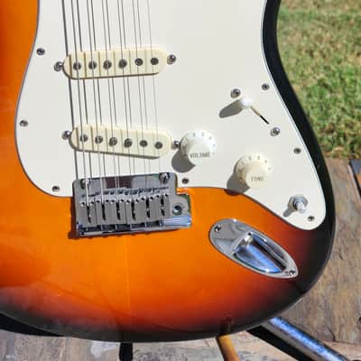 1994 Fender 40th Anniversary Stratocaster with Maple Fretboard Brown Sunburst image 3