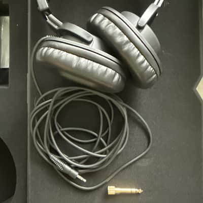 Universal Audio Volt 2 USB-C Audio Interface Studio Pack 2021 - Present - Tan / Gray image 6