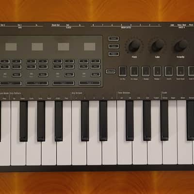 Arturia Keystep Pro Chroma 37-Key MIDI Controller 2024 - Present - Black