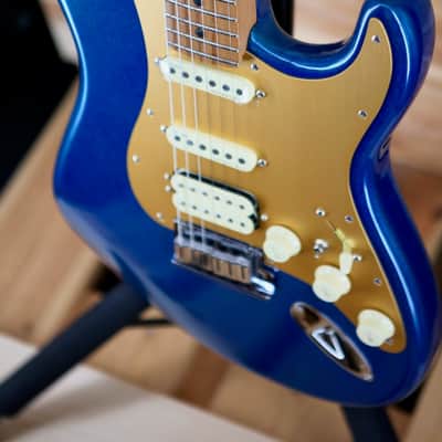 Fender American Ultra II Stratocaster HSS with Roasted Maple Fretboard 2026 - Aurora - LIMITIED RUN image 6