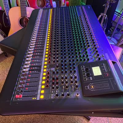 Yamaha Yamaha MGP32X 32 Channel 4 Bus Mixing Console 2019 - Black image 1