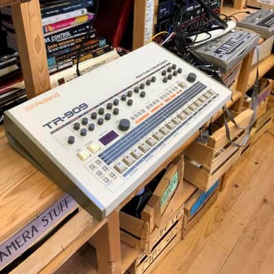 Roland TR-909 Rhythm Composer 1983 - 1985 image 4