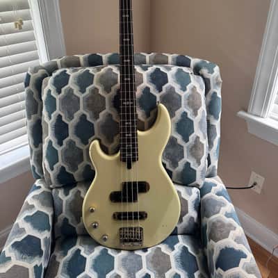 LEFT HANDED YAMAHA BB1600 BASS GUITAR image 1