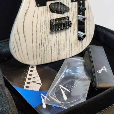 Tom Anderson T Classic Contoured, Swamp Ash Body, SC1 SC1 TF3, 62 Pete, High Gloss White with Black Dog Hair, w/Bag image 5