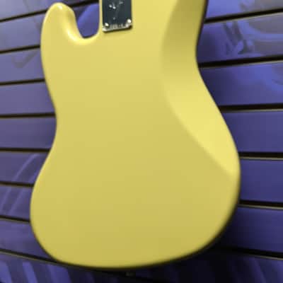 Fender Fender Player II Jazz Bass®, Rosewood Fingerboard, Hialeah Yellow 2022 - Present - Hialeah Yellow image 6