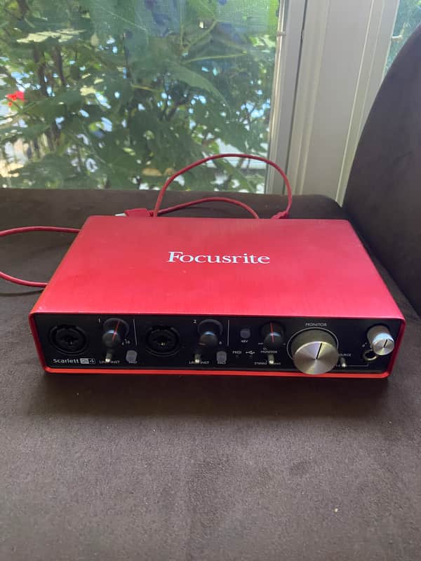 Focusrite Scarlett 2i4 2nd Gen USB Audio Interface 2016 - 2018 - Red / Black image 1