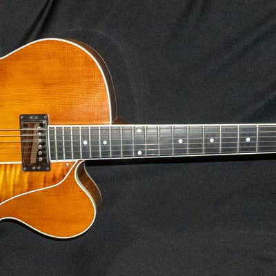 Heritage Custom Eagle Classic 2001 - Almond Sunburst image 2