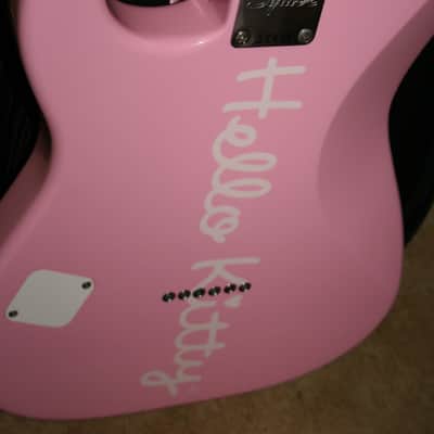 NEW Fender Squier Hello Kitty Stratocaster 2024 - Pink image 3