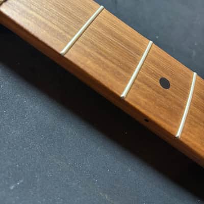 Warmoth Stratocaster neck - Roasted Maple vintage spec image 3