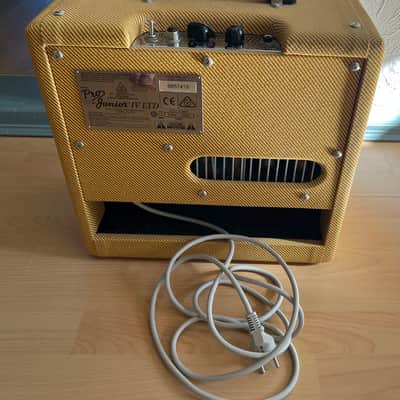 Fender Pro Junior IV 15-Watt 1x10" Guitar Combo - mit Cover image 5