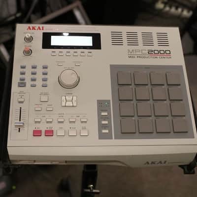 Akai MPC2000 MIDI Production Center 1997 - 2001 - Grey image 4
