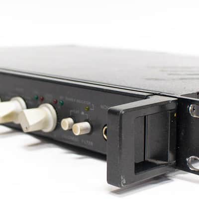 Crown Straight Line Two SL-2 Stereo Pre Amp Amplifier Rack Mount Unit image 3