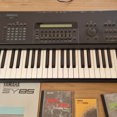 Yamaha SY85 Synthesizer vintage music workstation midi manual and disks