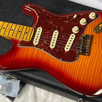 NEW! Fender Limited Edition Custom Deluxe AAA Flame Stratocaster - Hand Wound Pick-Ups - Gold Hardware - Aged Cherry Sunburst - 7.6lbs - Authorized Dealer - G07114 - WOW! image 9