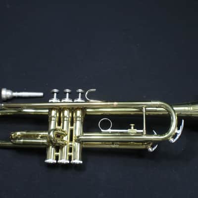 A King Model 600 Bb Trumpet in it's Original Case A Really Nice Horn # 11 T image 2