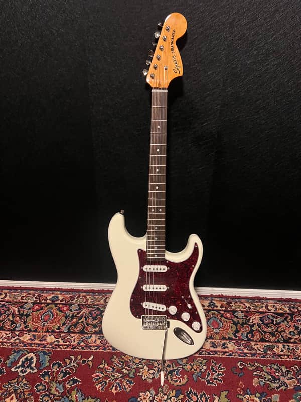 Squier Classic Vibe '70s Stratocaster - Olympic White with Fender Classic Series Hardshell Case Tweed