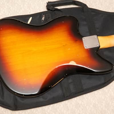 Fender Road Worn '60s Jazzmaster with Pau Ferro Fretboard 2018 - 2019 - 3-Color Sunburst image 5