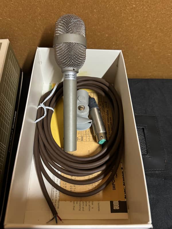 Electro-Voice DS35 Dynamic Cardioid Microphone 1970 - 1989 - Gray