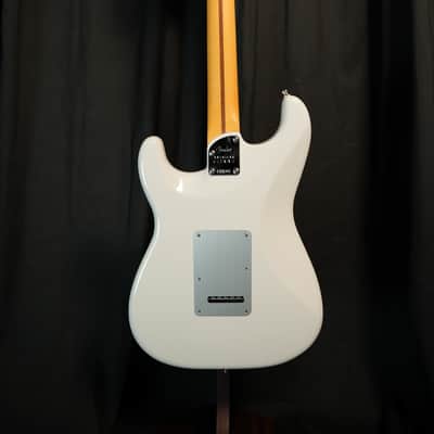 Fender American Ultra II Stratocaster with Maple Fretboard 2025 Avalanche image 9