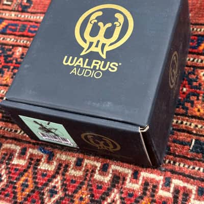 Walrus Audio Voyager MKII Preamp / Overdrive - Seafoam image 3
