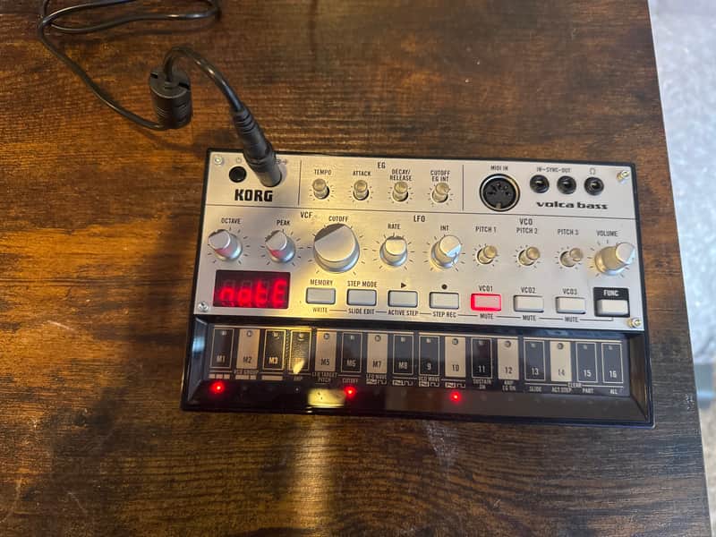 Korg Volca Bass Analog Bass Sequencer/Synthesizer 2013 - Present - Silver/Black image 1