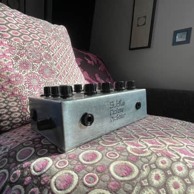 Subtle Noise Maker Weird Sound Generator 2010 - Silver image 6