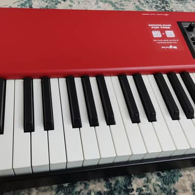 Immagine Nord Piano 2 HA88 Hammer Action 88-Key Digital Piano with original triple pedal - 3