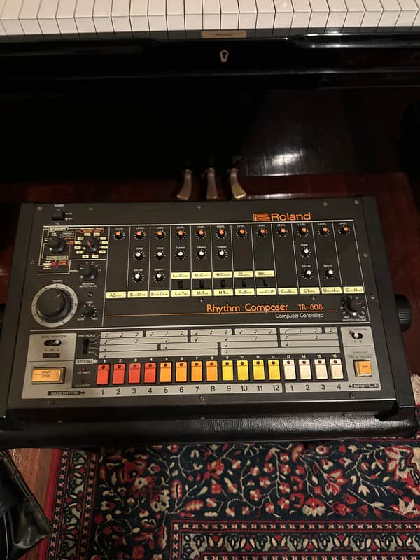 Roland TR-808 Rhythm Composer 1982 - MINT all original image 1