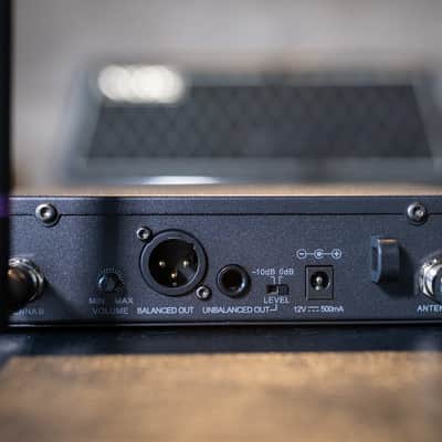 Electro-Voice R300-HD Handheld Wireless Microphone System Band-C image 4