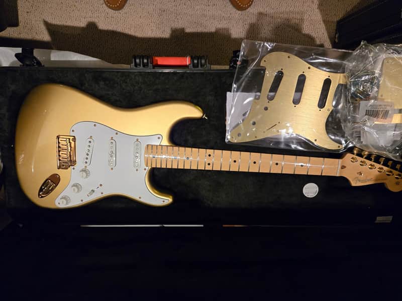 Fender American Stratocaster DeLuxe 2012 - Aztek Gold- Spilt Coil Custom Pickups image 1