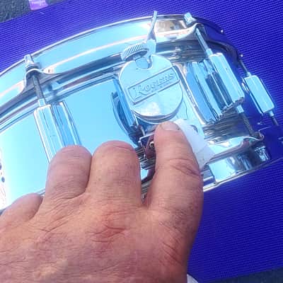 Rogers PowerTone 5x14" 8-Lug Brass Snare Drum with "Beavertail" Lugs 1963 - 1973 - Chrome image 3