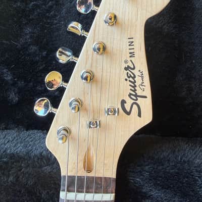 Fender Squier Mini Stratocaster - Shell Pink with Hard Case Bild 2