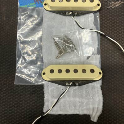 Fender 1985 Japanese contemporary strat pickups image 1