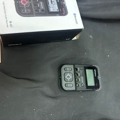 Roland R-07 High Resolution Portable Audio Recorder Bluetooth Recorder with Box image 5