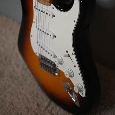 Fender Standard Stratocaster - MIM - 2002 - Sunburst - w/ Gig Bag image 3