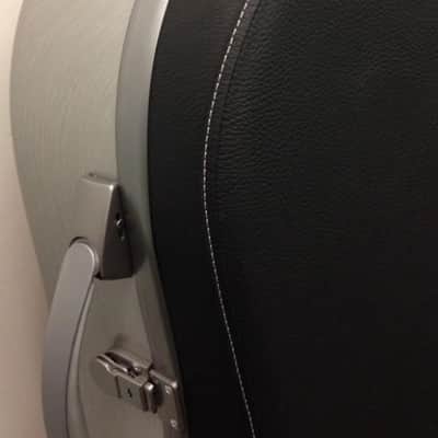 Mezzo Forte Carbon Fiber 4/4 Cello - Hybrid image 12