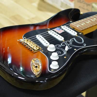 Fender Stevie Ray Vaughan Stratocaster - 3-Colour Sunburst - Incl Vintage-Style Tweed Case image 3