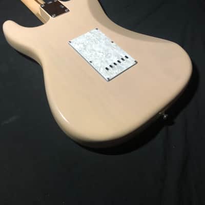 Fender Highway One Stratocaster with Rosewood Fretboard 2007 Honey Blonde Transparent image 2